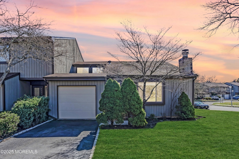 152 Penn Ct unit 133, Matawan, NJ 07747 - photo 1