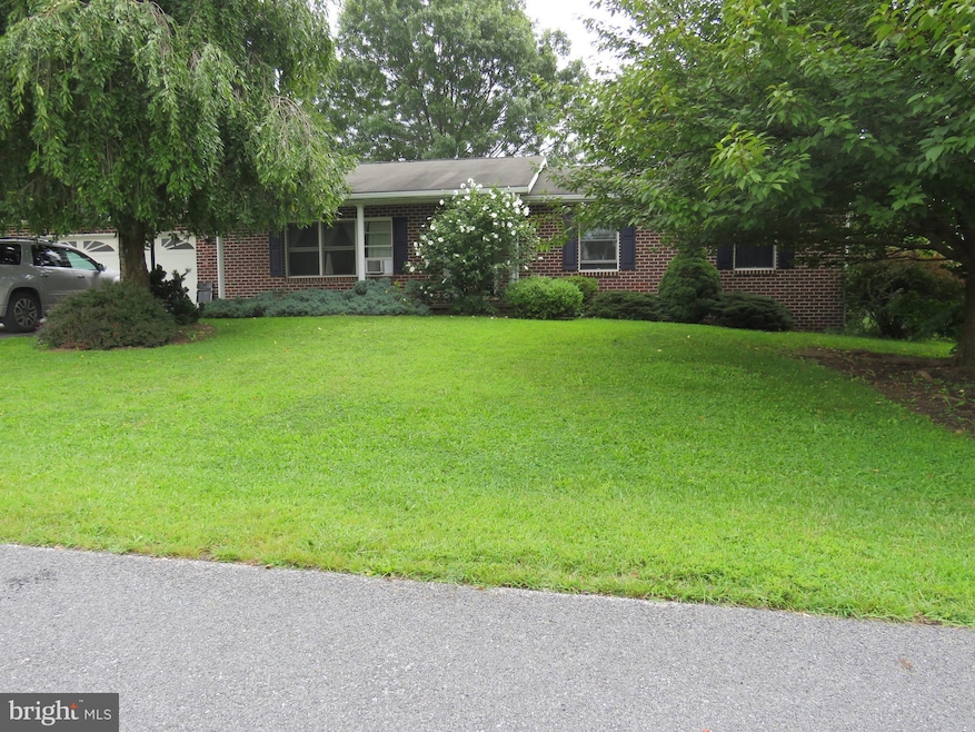 2895 Fillmore Dr, Chambersburg, PA 17201 - photo 1