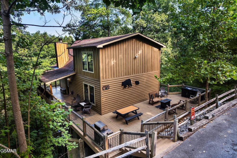 2820 Mountain View Cir, Sevierville, TN 37862 - photo 1