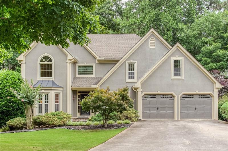 Beautiful space in this 6 bedroom 4 bath cul-de-sa