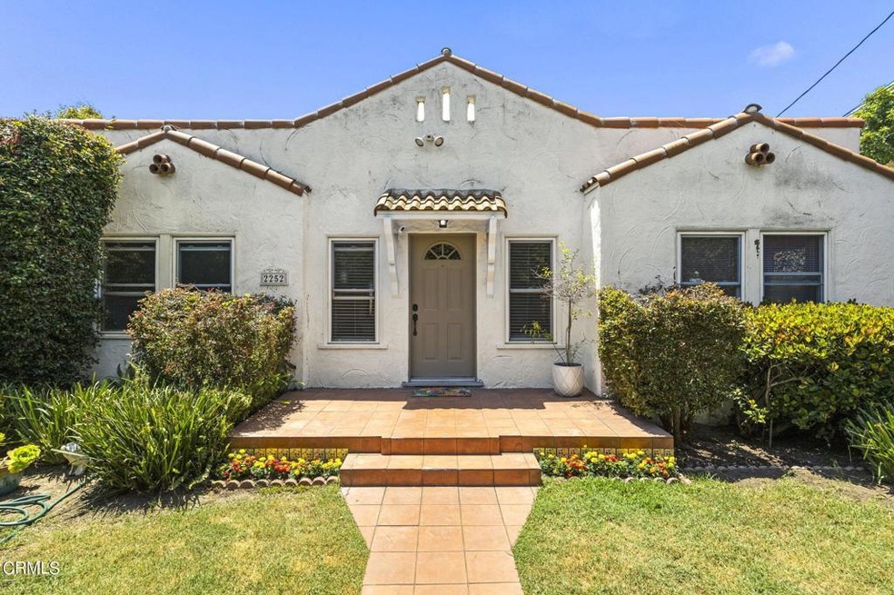 1-web-or-mls-Upmarketmedia_2252Vis-20