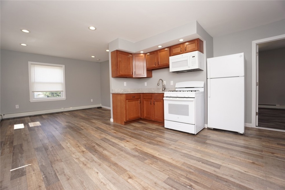 167 Baxter St unit 3, Pawtucket, RI 02861 - photo 1