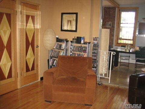 6125 165th St, Fresh Meadows, NY 11365 - photo 1