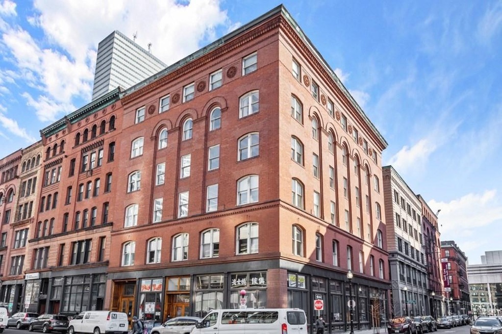 150 Lincoln St unit 6B, Boston, MA 02111 - photo 1