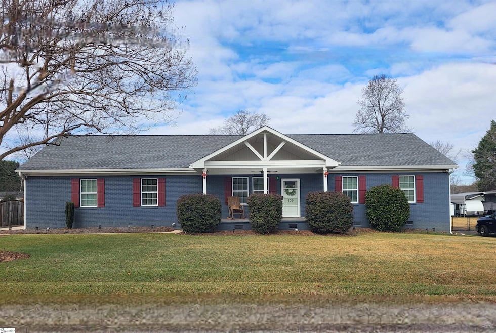 109 Buddy Ave, Greer, SC 29651 - photo 1