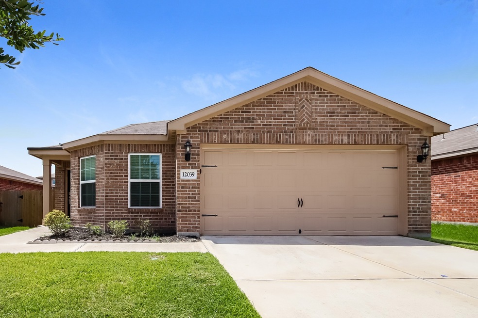 12039 Fairquarter Ln, Pinehurst, TX 77362 - photo 1