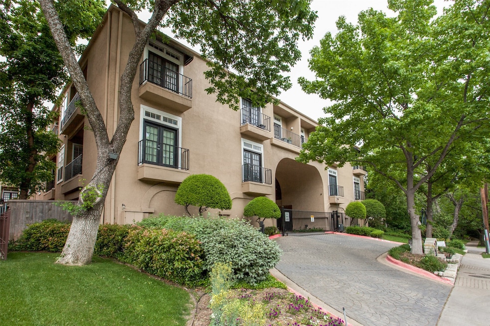 3311 Blackburn St unit 202, Dallas, TX 75204 - photo 1