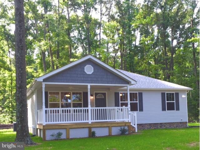 9 Brooks Dr, Colonial Beach, VA 22443 - photo 1