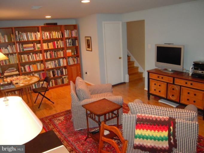 1909 Rampart Dr, Alexandria, VA 22308 - photo 1