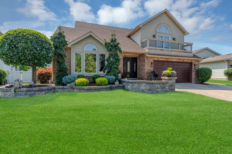 Sold $585,000 • Co-Listing Agent