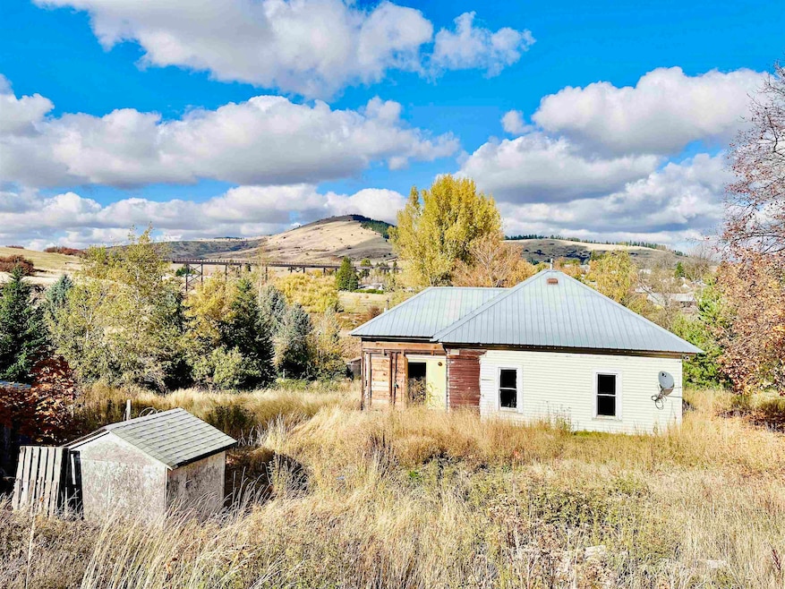 127 Truax St, Tekoa, WA 99033 - photo 1