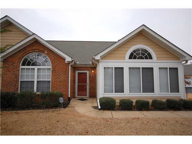 Lovely home in a great residential community!