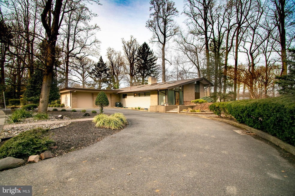 564 Hunter St, Woodbury, NJ 08096 - photo 1