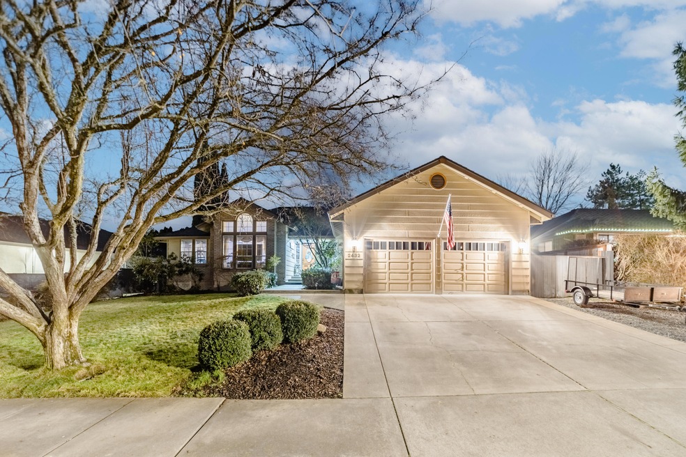 2432 Meadow Creek Dr, Medford, OR 97504 - photo 1