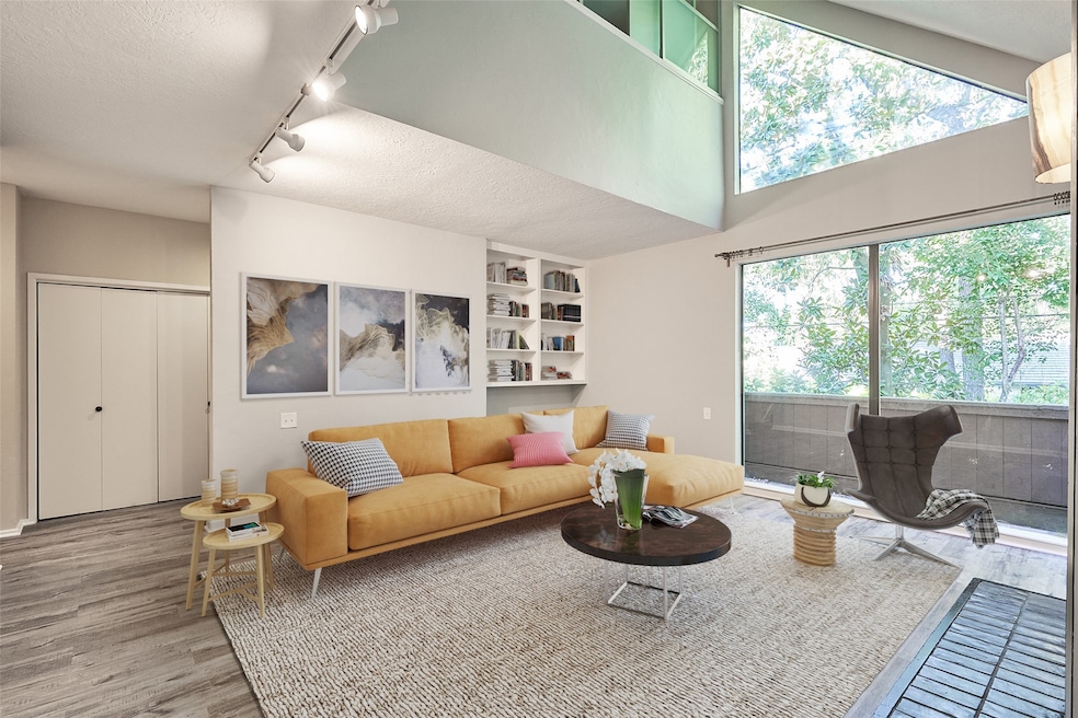 378 Litchfield Ln, Houston, TX 77024 - photo 1