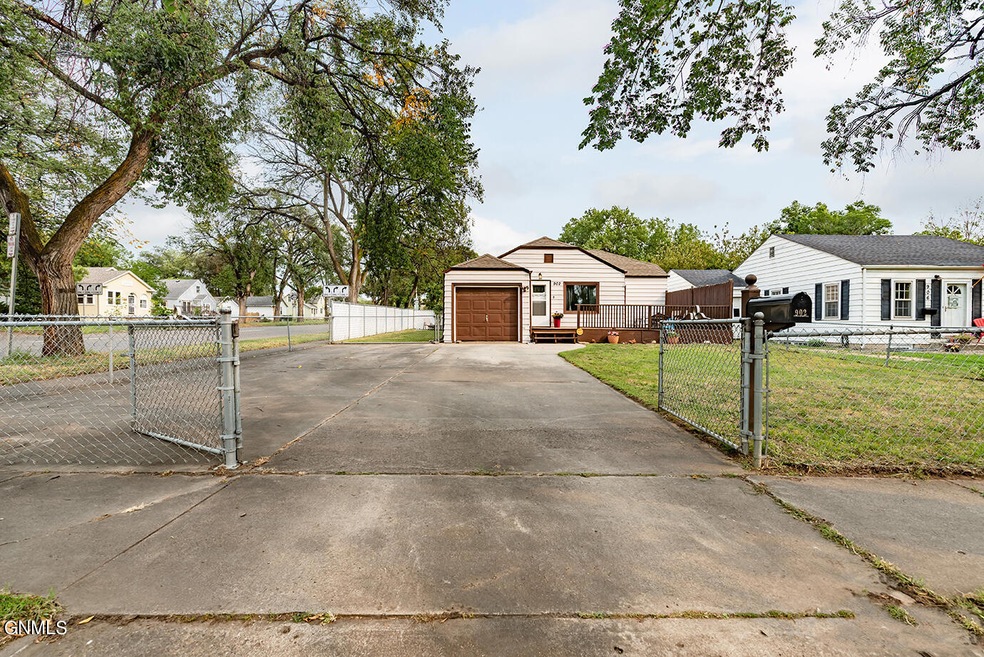 Front 902 E Ave F