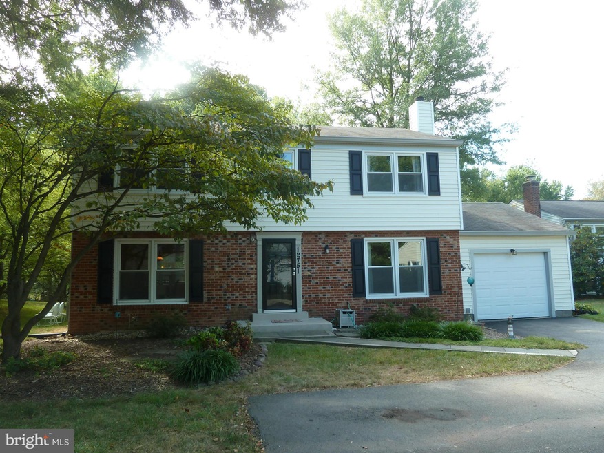 12751 Kinship Dr, Herndon, VA 20171 - photo 1