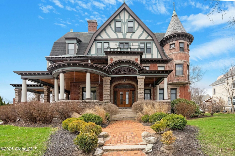 Sold $825,000 • Co-Listing Agent