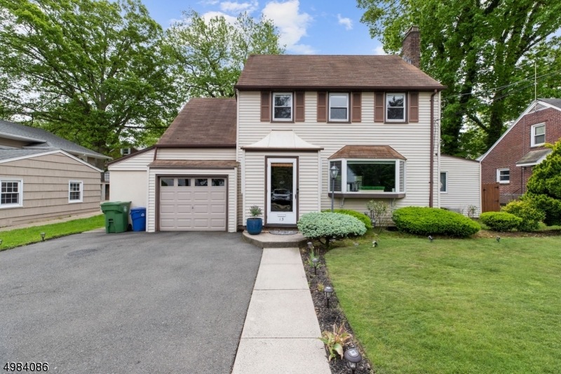 13 Edgewood Rd, Linden, NJ 07036 - photo 1
