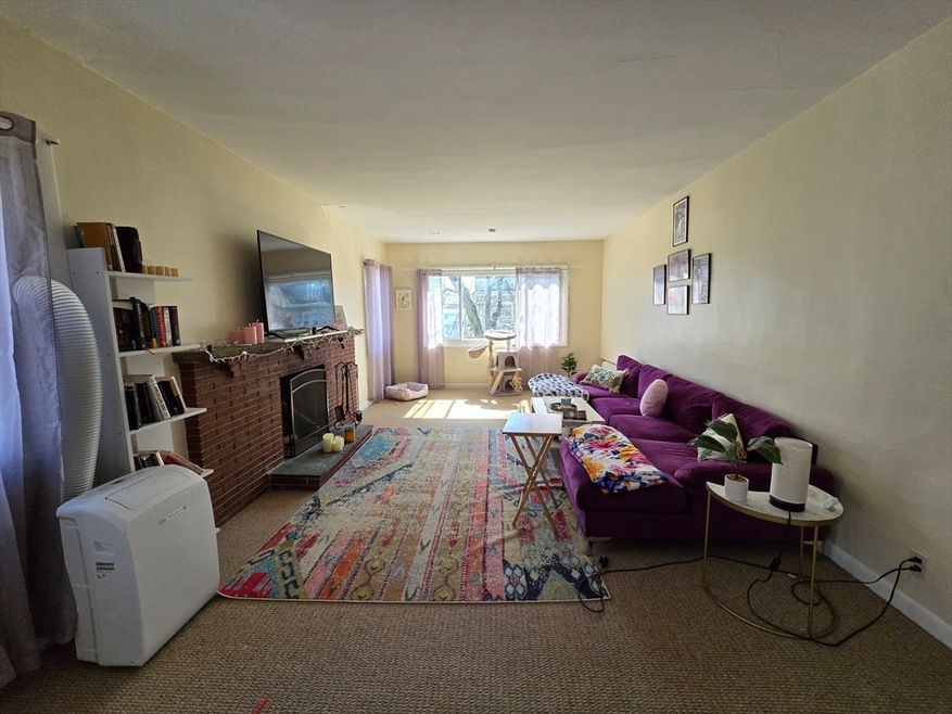 113 Oliver St unit 113, Malden, MA 02148 - photo 1