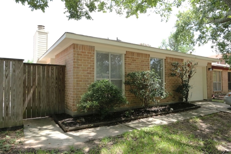 8406 Country View Dr, Houston, TX 77040 - photo 1