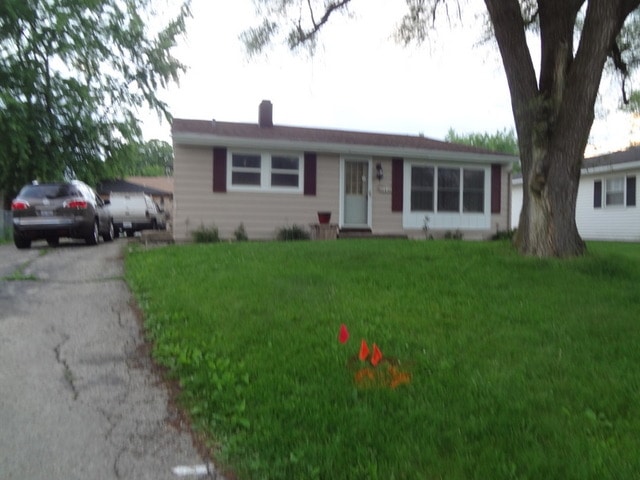 128 Pecos Cir, Carpentersville, IL 60110 - photo 1