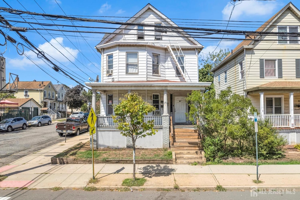 Under Contract $899,900