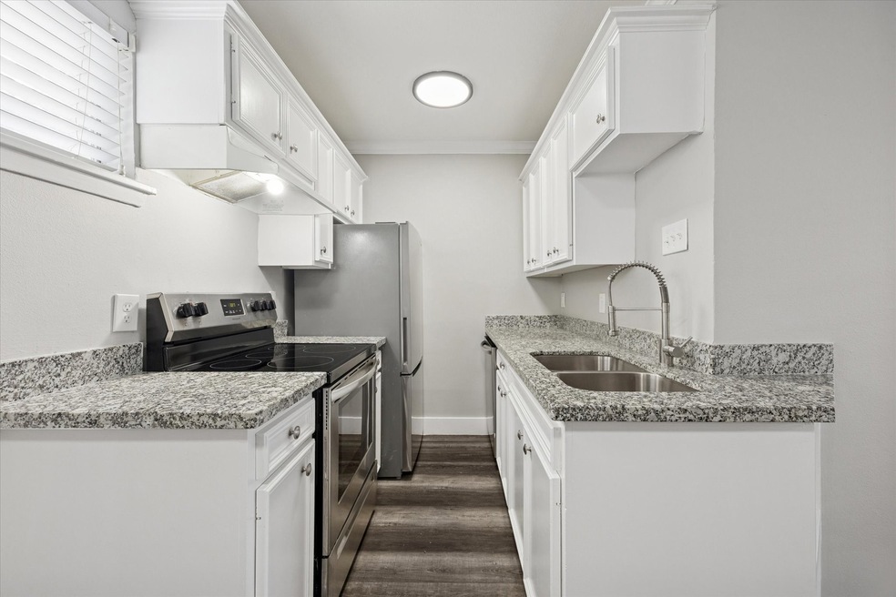 3618 Garrott St unit 13, Houston, TX 77006 - photo 1