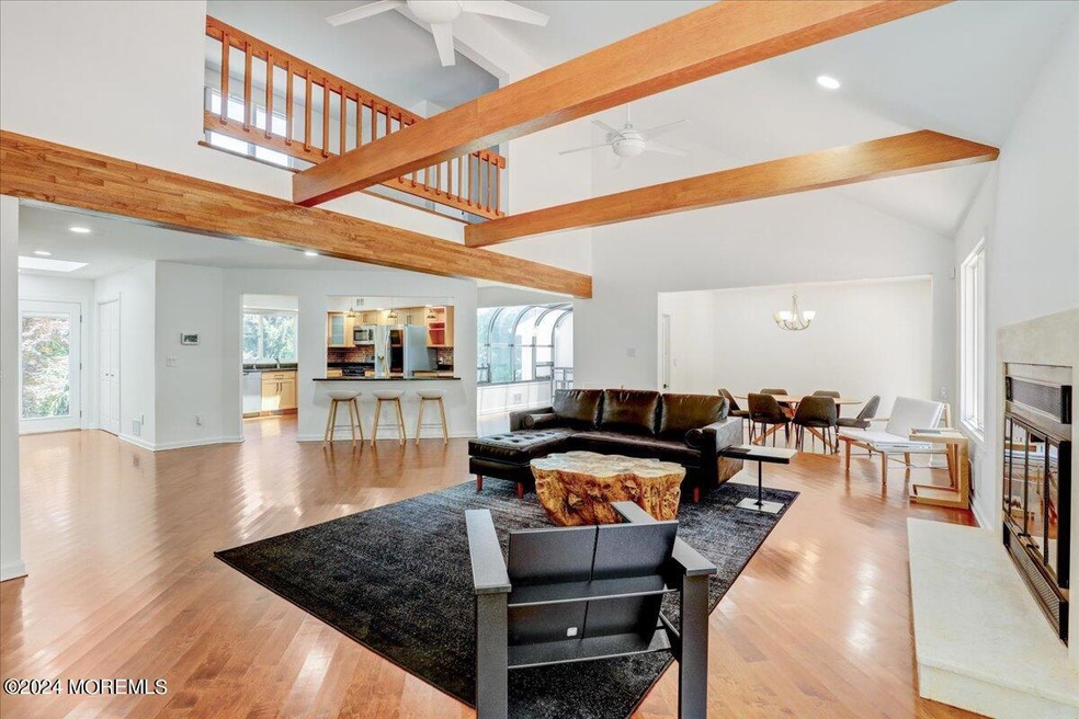 Contemporary crisp decor