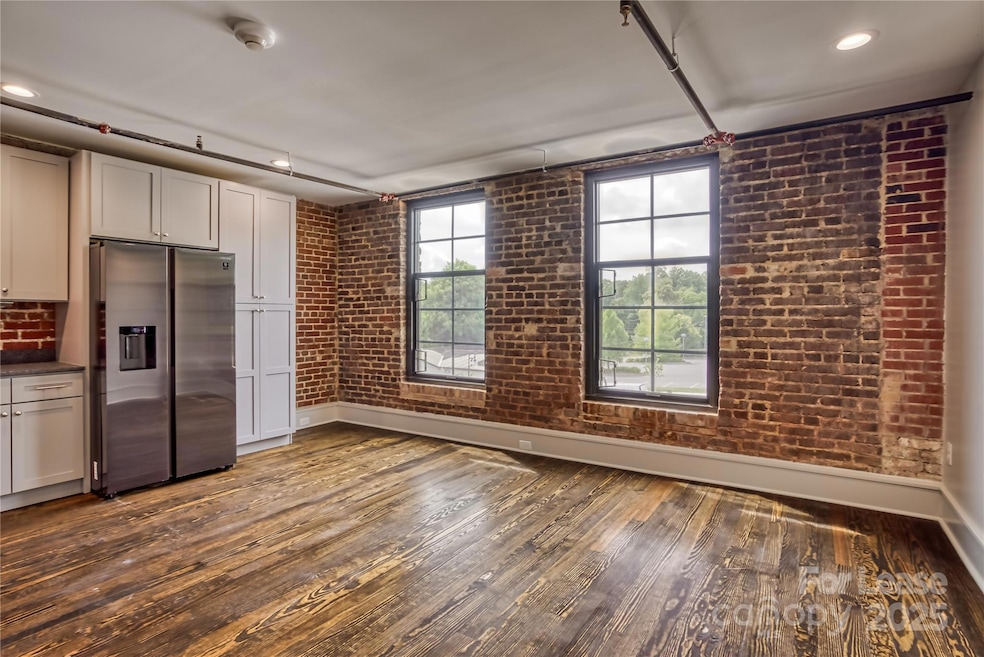 166 N Broad St unit 202, Mooresville, NC 28115 - photo 1