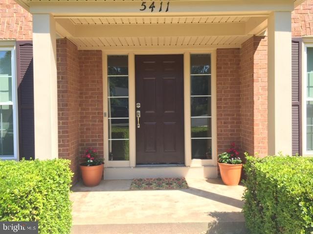 5411 Honey Brook Ct, Fairfax, VA 22030 - photo 1
