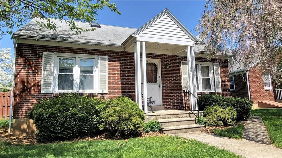 907 W Wyoming St, Allentown, PA 18103 - photo 1