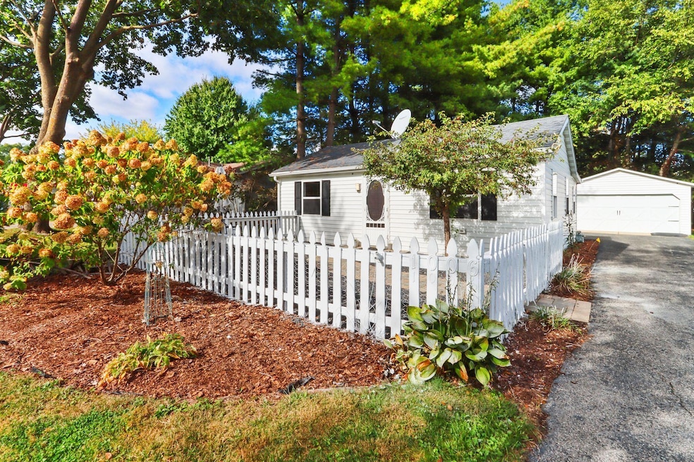 Delavan Cottage for Rent