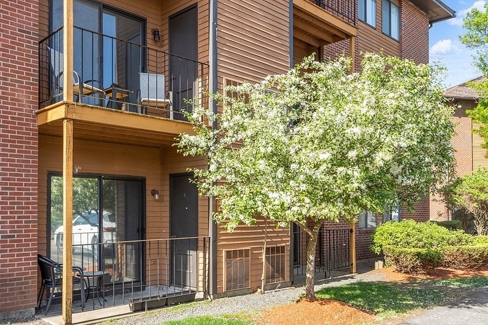 15 Blackstone Dr Unit 21, Nashua, NH 03063