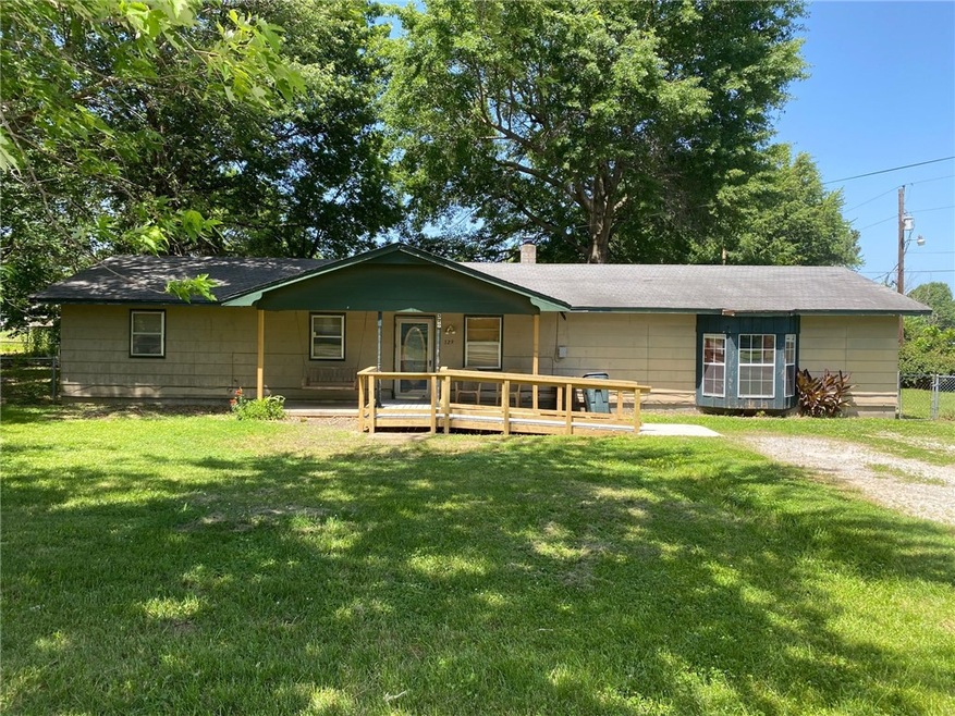 329 N Larmon, Colcord, OK 74338 - photo 1