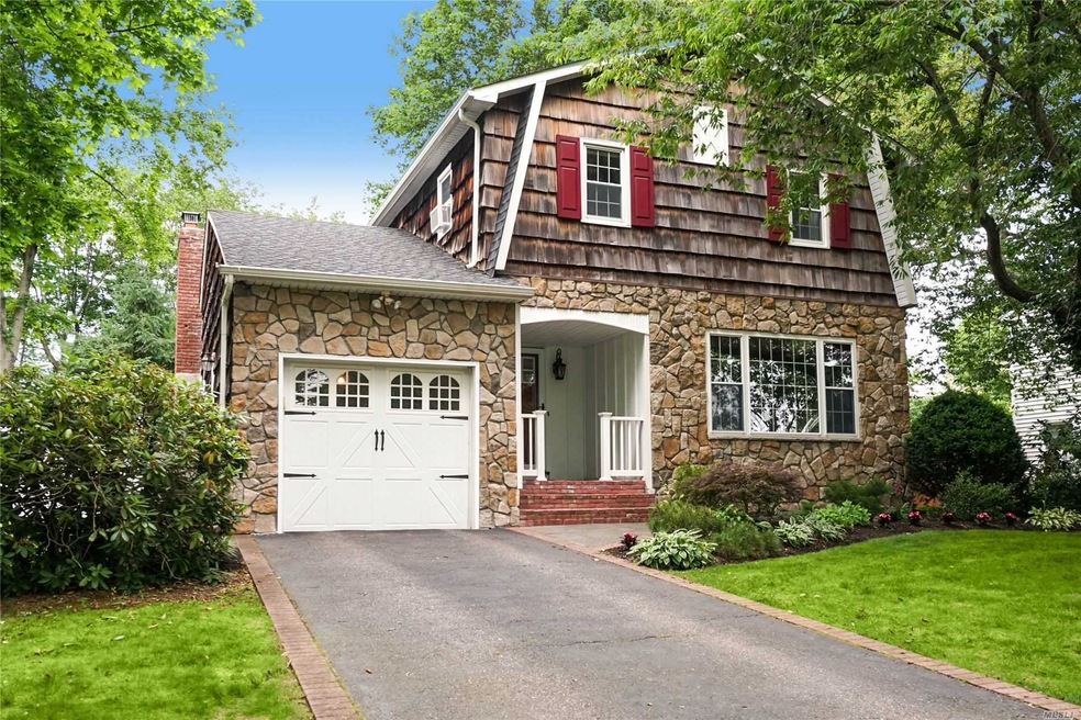 7 Eileen Ct, ComMacK, NY 11725 - photo 1