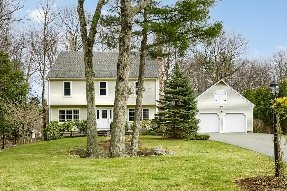 22 Hickory Cir, Holden, MA 01520 - photo 1