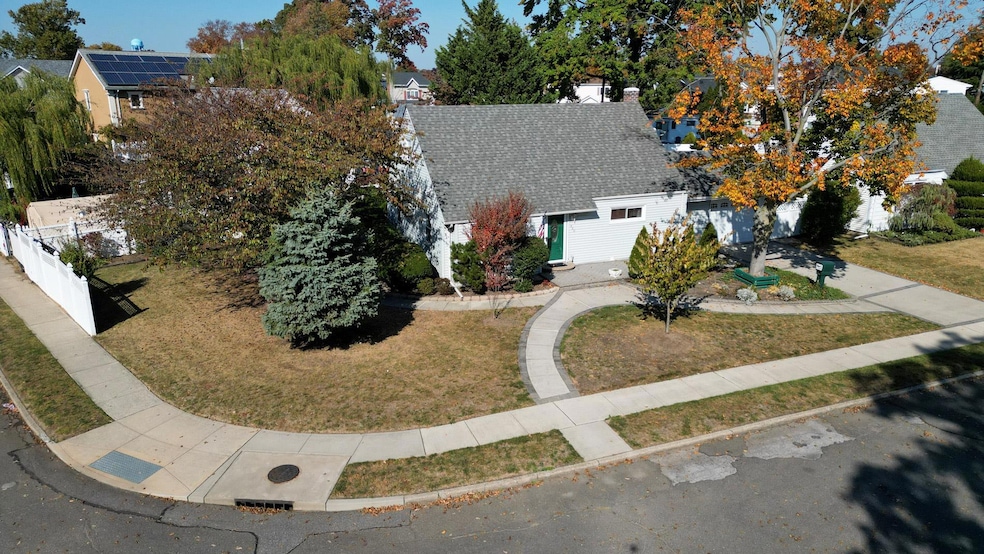 960 Holly Ct, Franklin Square, NY 11010 - photo 1