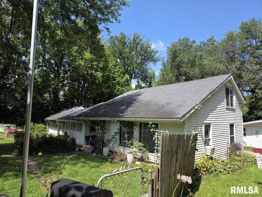 1715 N 4th St, Quincy, IL 62301 - photo 1