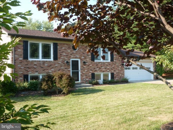 10992 Horseshoe Dr, Frederick, MD 21701 - photo 1