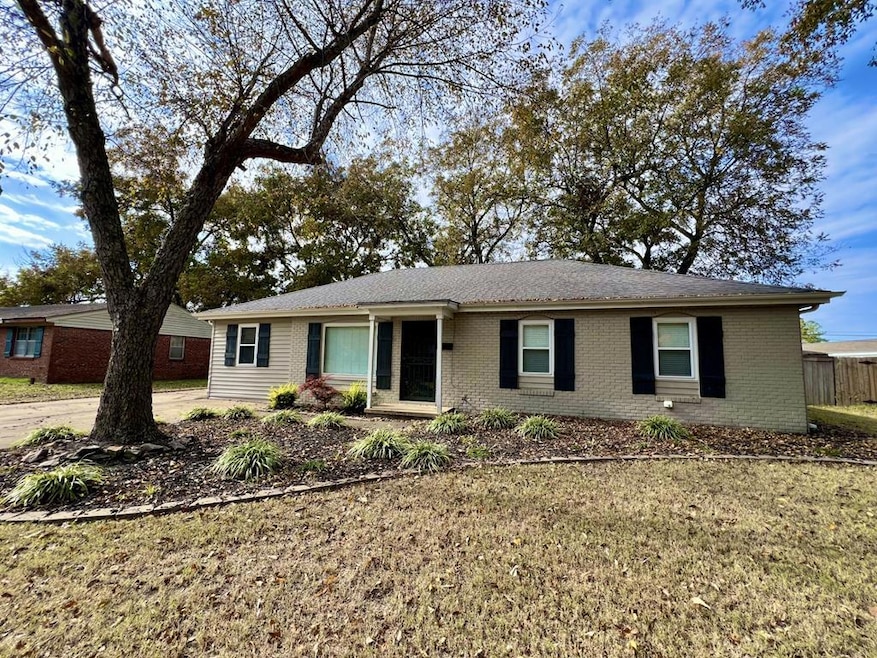 218 Oak St, Marion, AR 72364 - photo 1