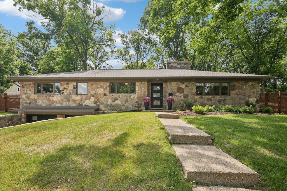 3-web-or-mls-S 7th St-1806-001