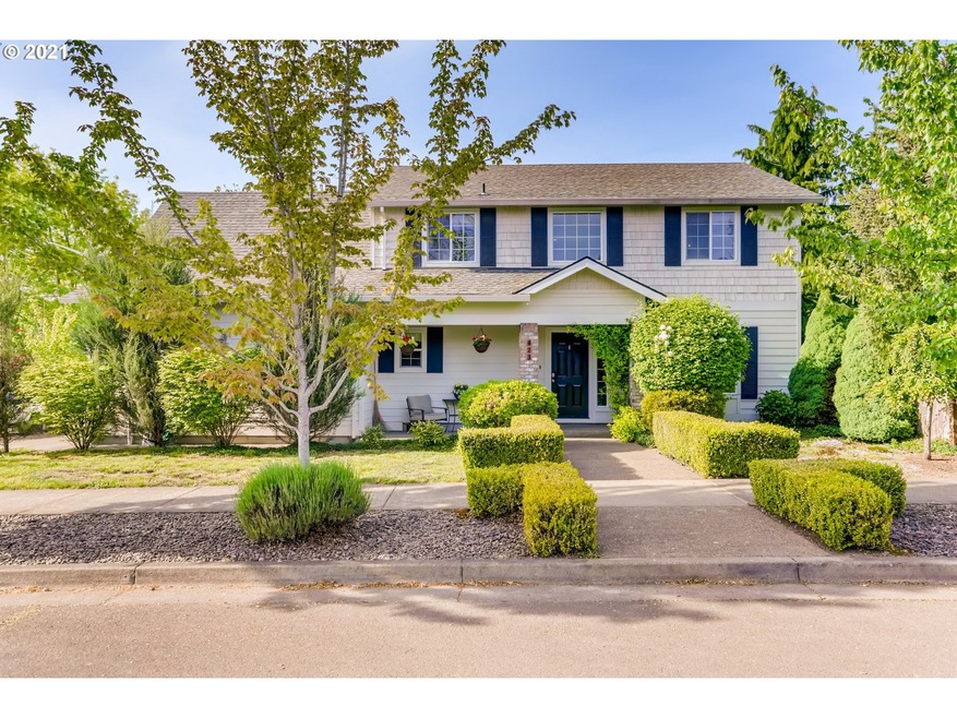 423 Hazelnut Dr, Newberg, OR 97132 - photo 1