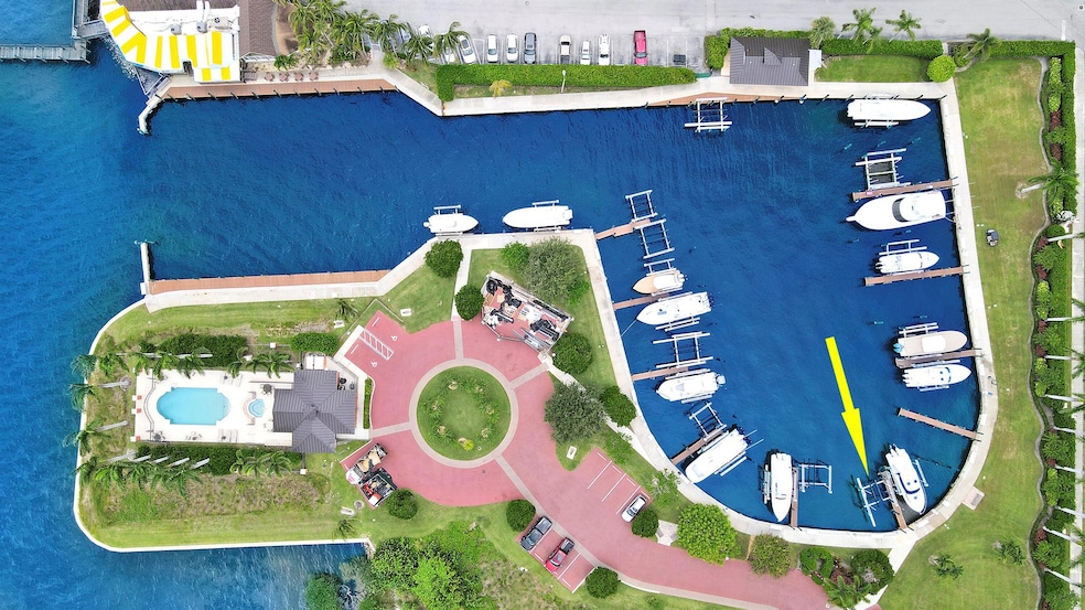 1405 NE Indian River Dr unit 9, Jensen Beach, FL 34957 - photo 1