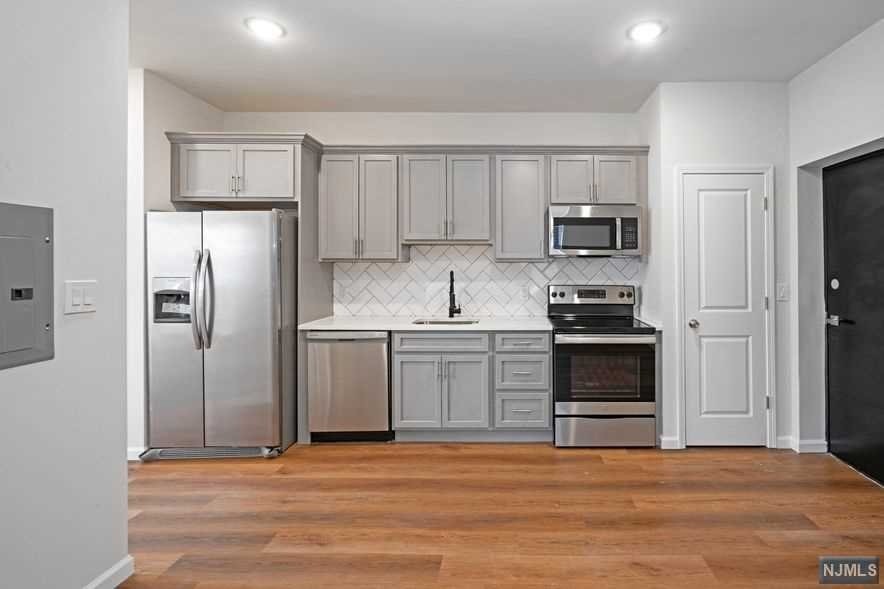 72 Burroughs Place unit 8, Bloomfield, NJ 07003 - photo 1