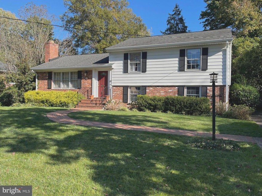 8413 Crown Place, Alexandria, VA 22308 - photo 1