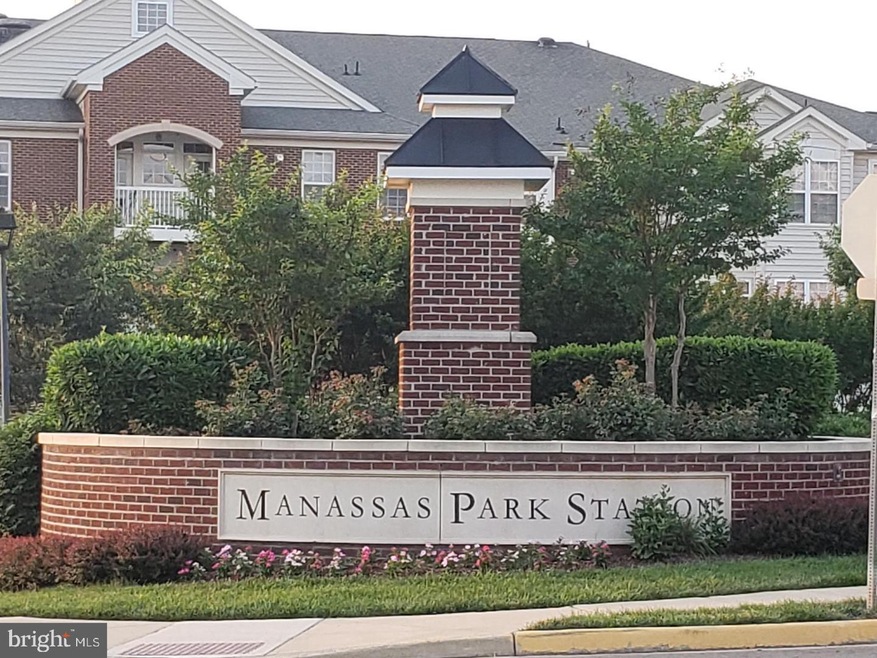 9722 Holmes Place unit 404, Manassas Park, VA 20111 - photo 1