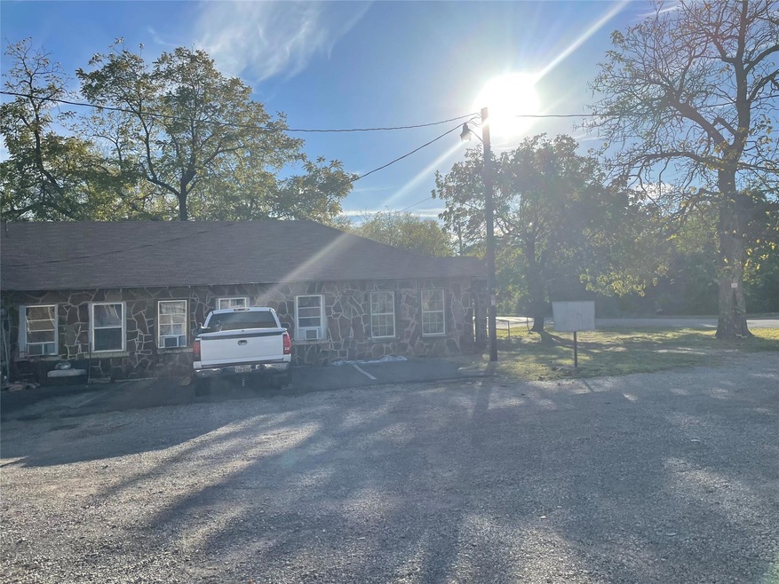 2711 W Walker St unit 102, Denison, TX 75020 - photo 1