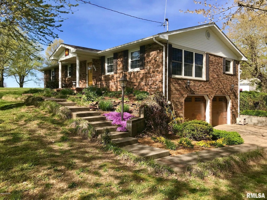 306 Saint Marys Dr, Harrisburg, IL 62946 - photo 1