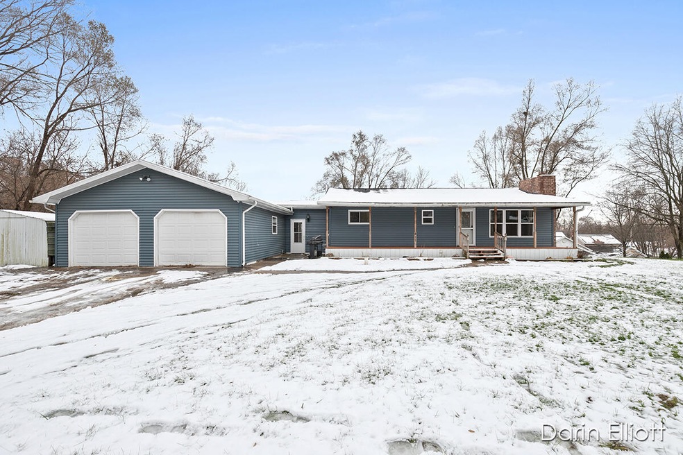 411 Hill St, Ionia, MI 48846 - photo 1